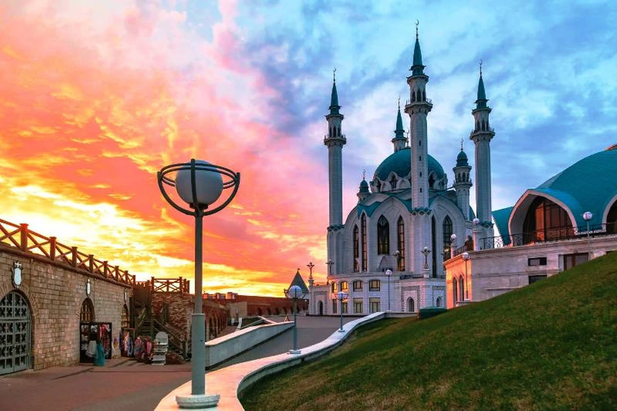 Казанский кремль в вечерних огнях — фото 2