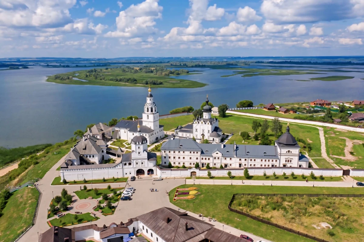 4 в 1: Иннополис, остров-град Свияжск, Раифа и Вселенский храм — фото 2